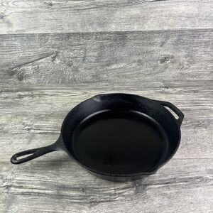 LODGE 10SK Cast Iron Skillet 12" Double Hand Pour USA Seasoned